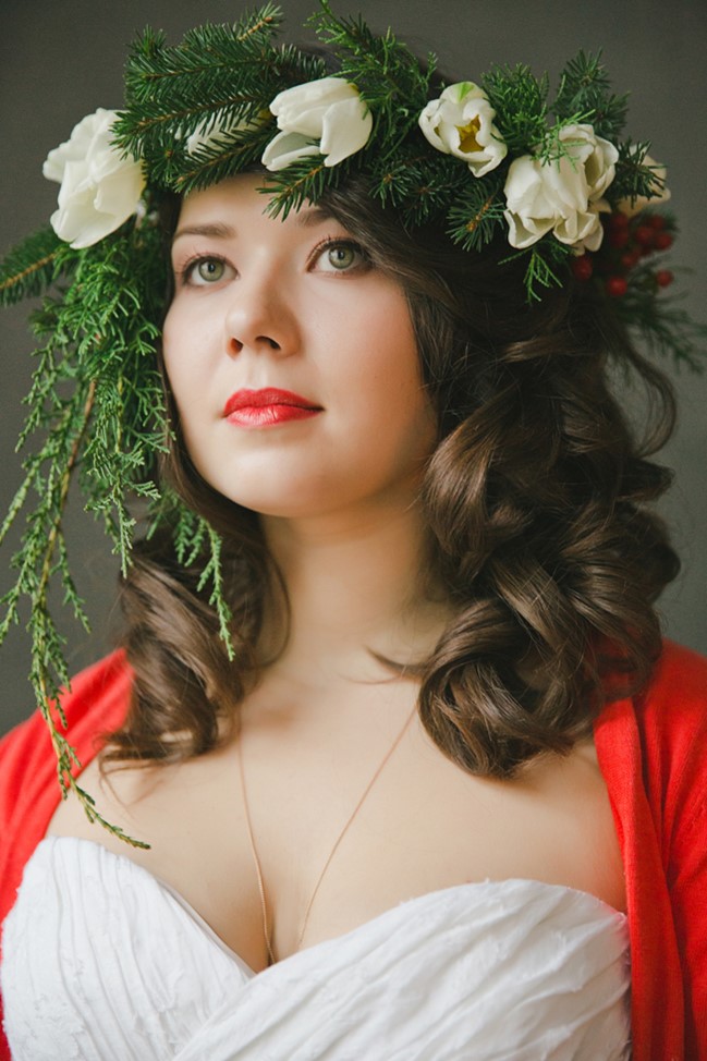 Christmas Flower Crown - A Cosy Winter Wedding Inspiration Shoot in Red, Green & White from WarmPhoto