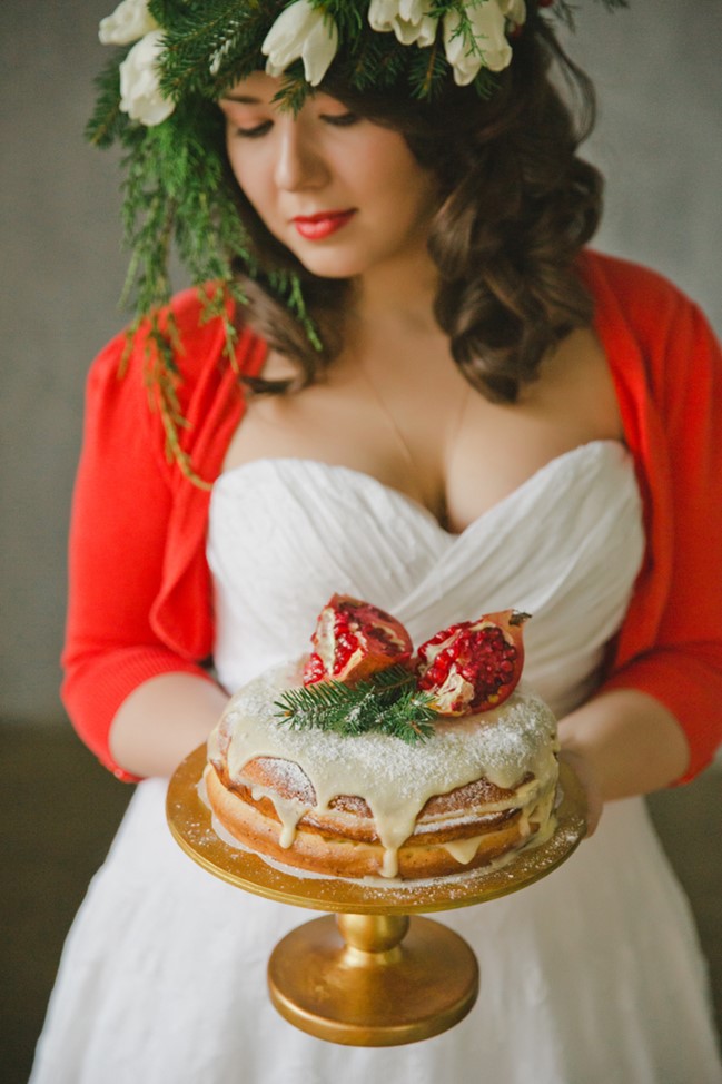 Christmas Wedding Cake - A Cosy Winter Wedding Inspiration Shoot in Red, Green & White from WarmPhoto