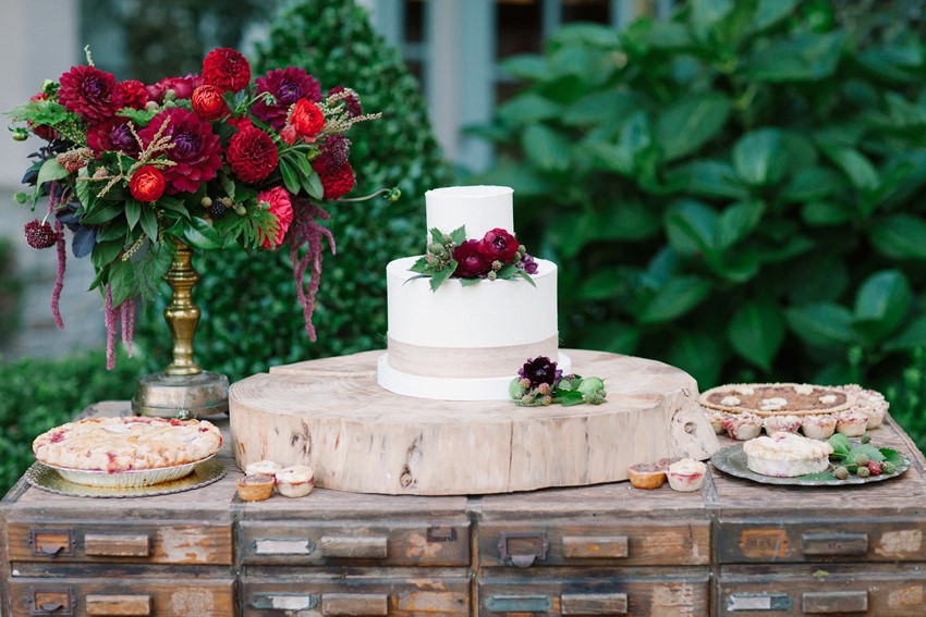 Rustic Wedding Cake Table