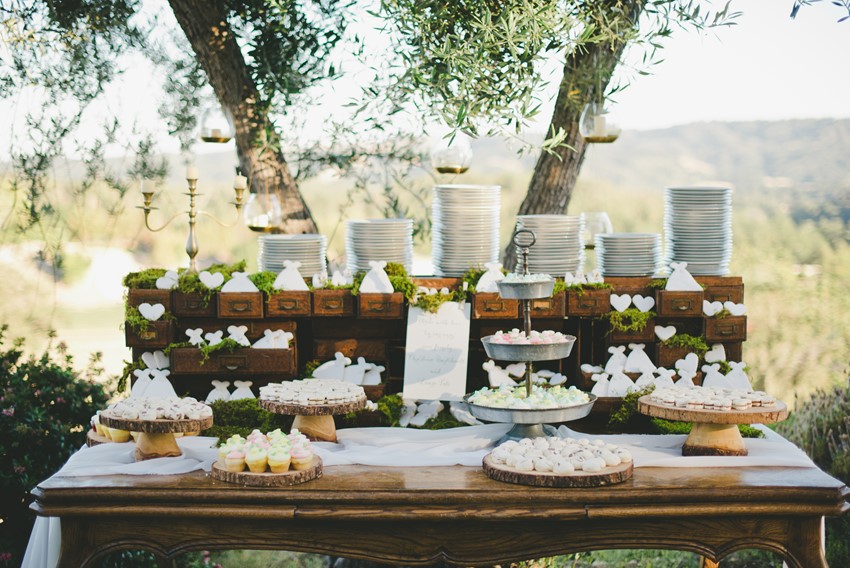 Vintage Wedding Dessert Table // Photography by Onelove Photography http://www.onelove-photo.com