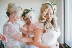 Bride Getting Ready Portrait // Photography by Onelove Photography http://www.onelove-photo.com