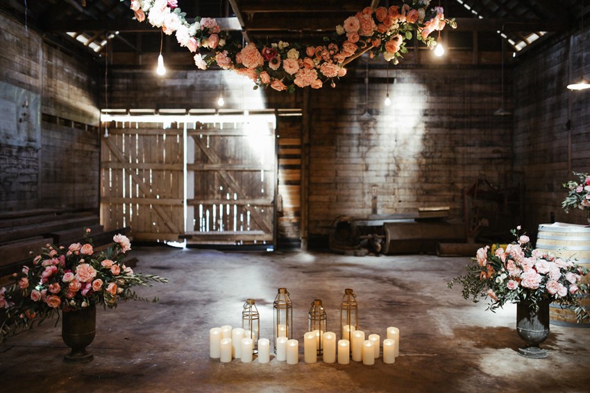 Rustic barn wedding ceremony // Photography by Brown Paper Parcel