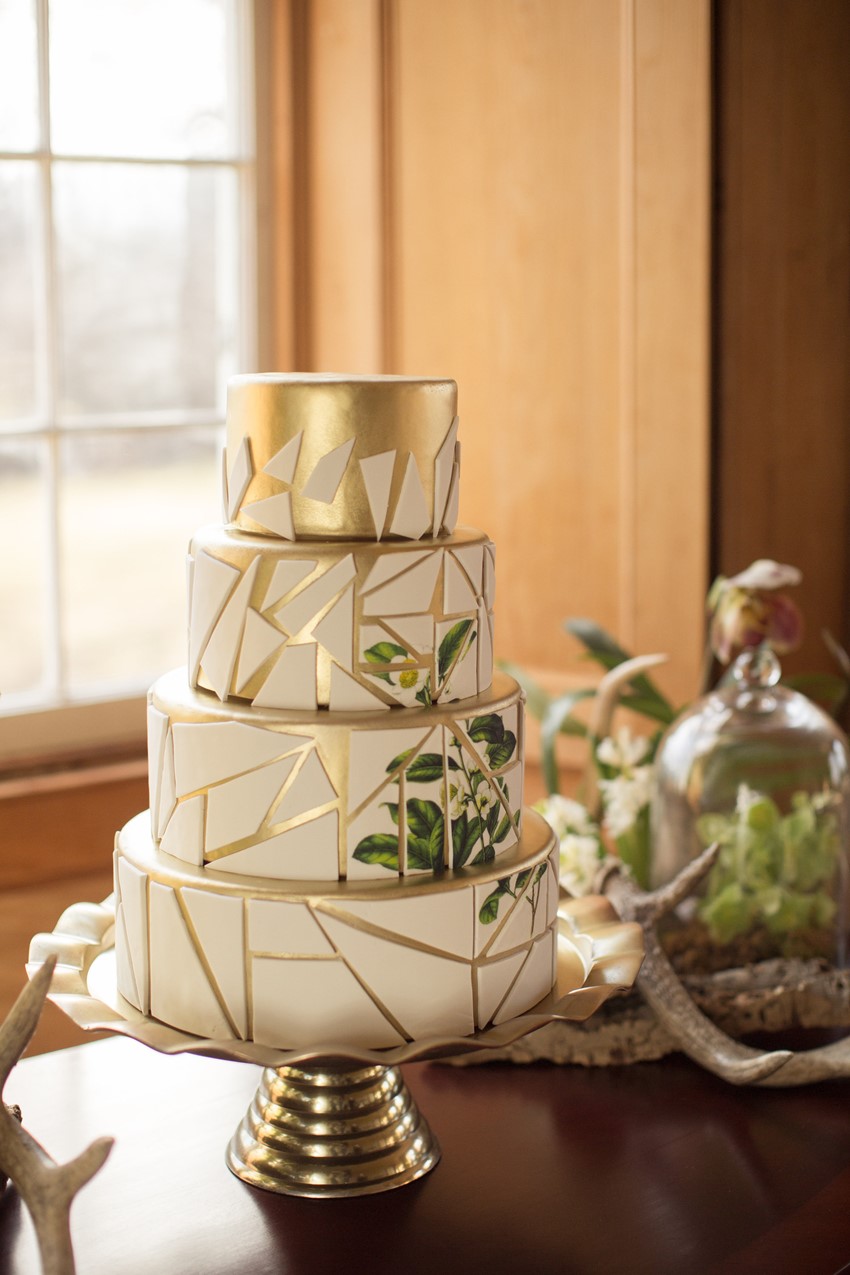 Modern Vintage Green & White Wedding Cake// Photography ~ Nataschia Wielink
