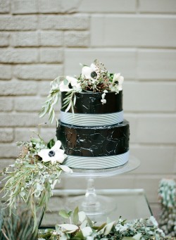 Hi Shine Black Wedding Cake