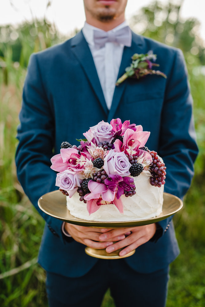 Romantic Fall Single Tier Wedding Cake // Photogrpahy ~ Ashley D Photography