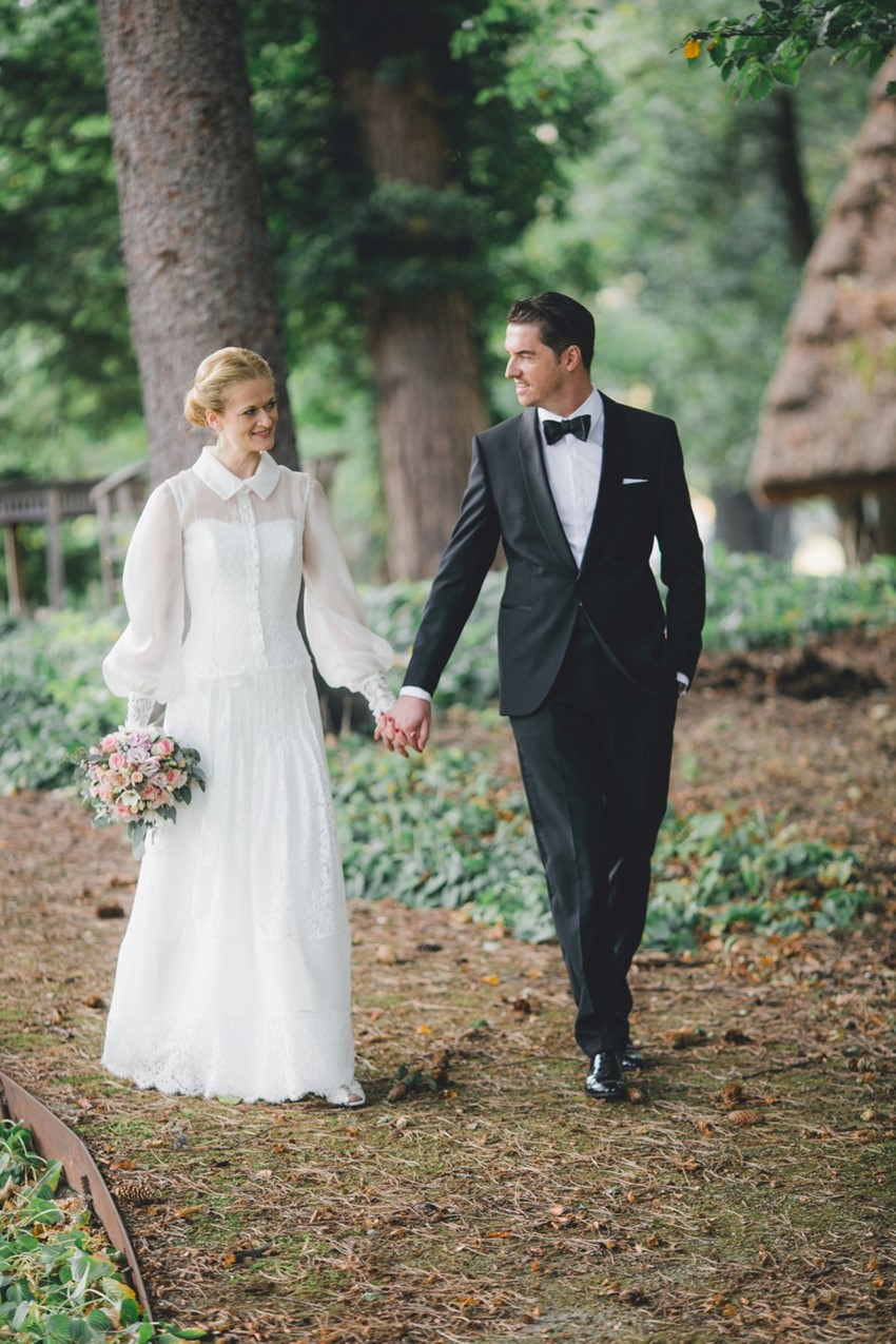 An Intimate Vintage Wedding at an Austrian Castle - Chic Vintage Brides ...