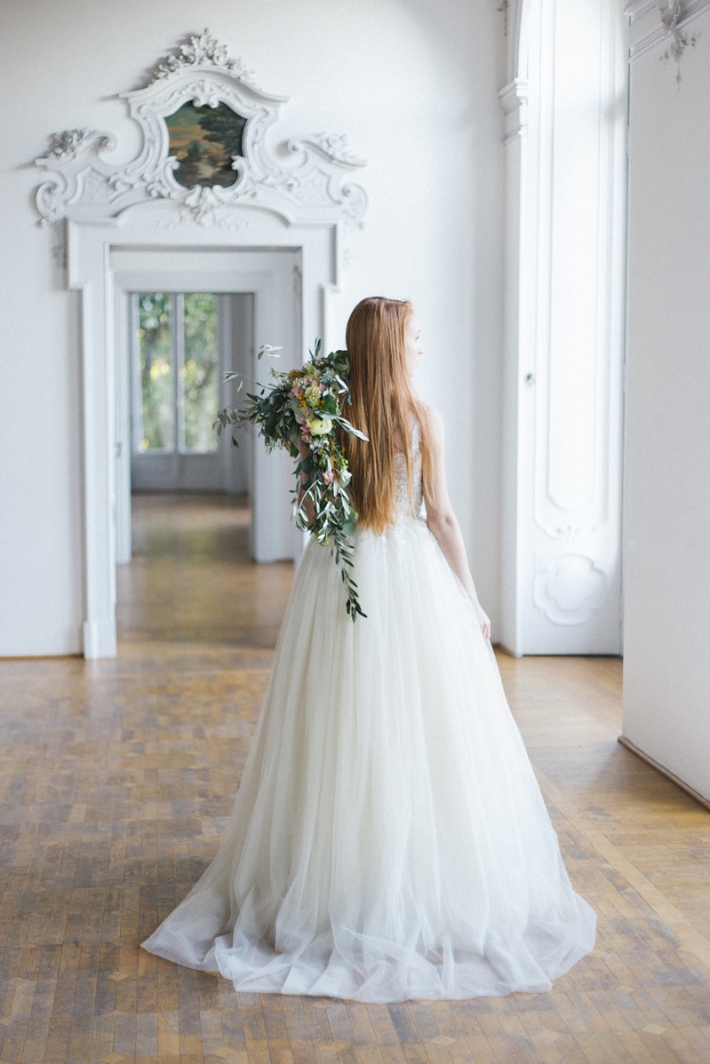Ethereal Bride in an historic Italian villa