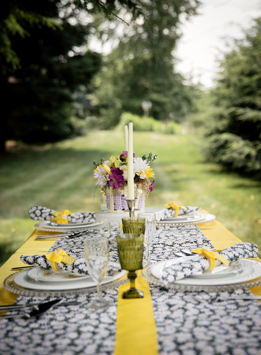 1960s Summer Wedding Tablescape