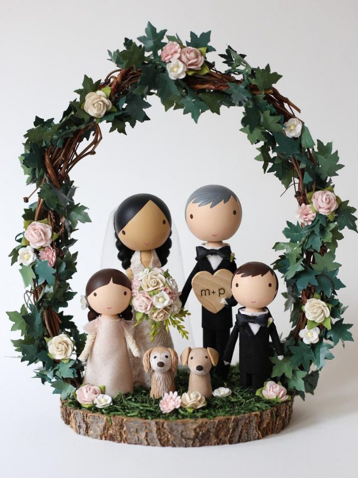 https://chicvintagebrides.com/wp-content/uploads/2019/04/8-Wooden-Peg-Wedding-Cake-Topper-with-Arch-Family-700x935.jpg