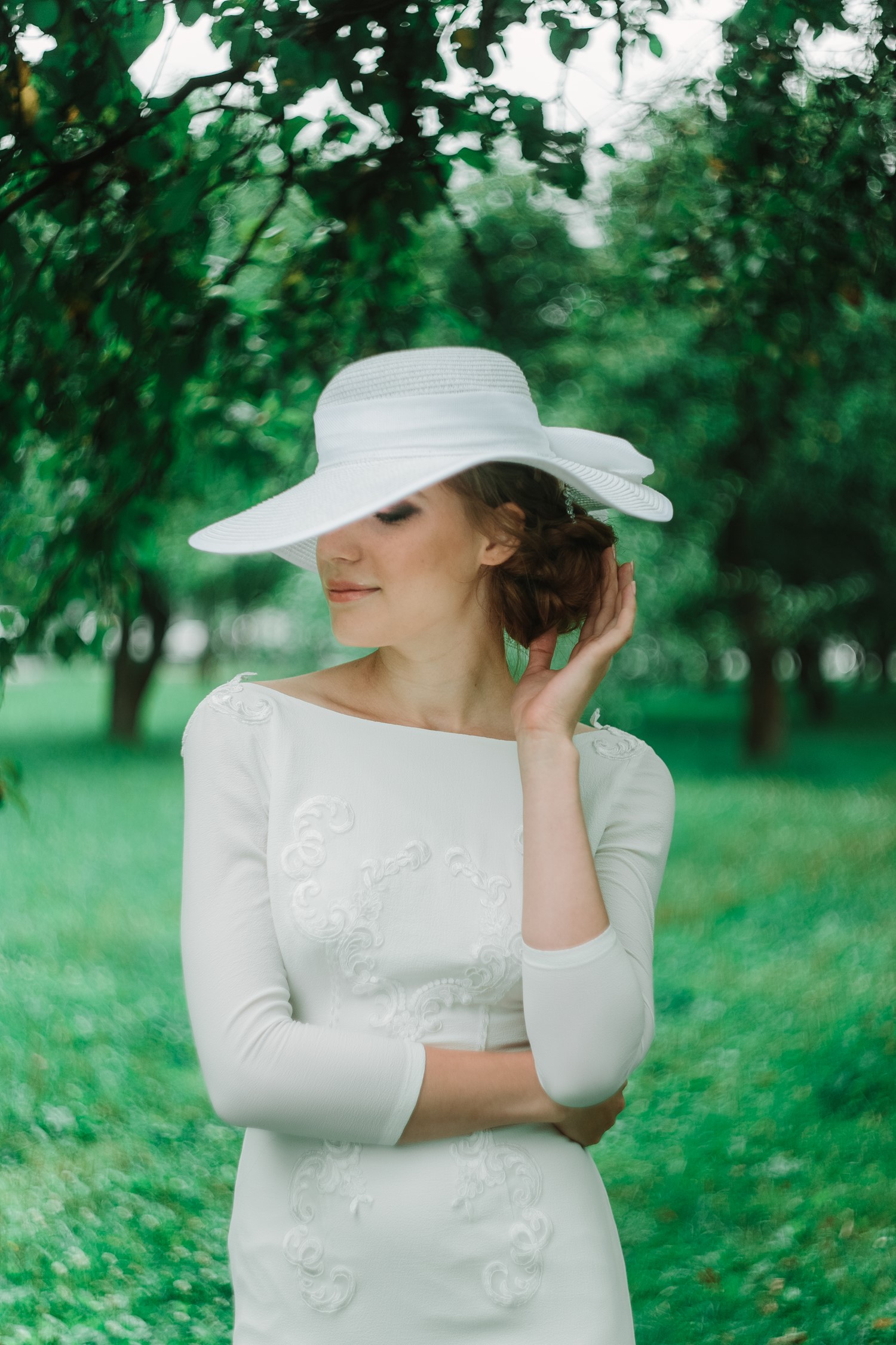 Romantic Apple Orchard Wedding Inspiration in Living Coral - Chic ...