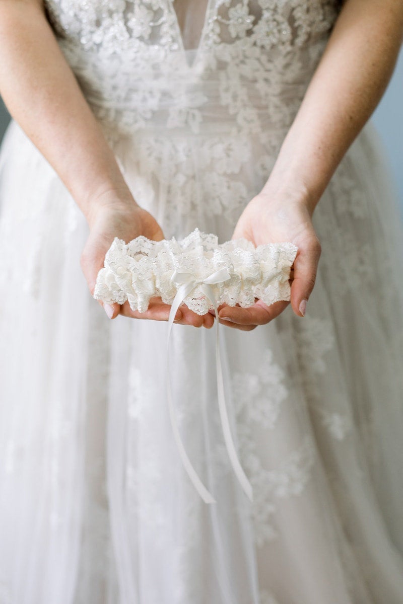 21 Gorgeous Garters for the Modern Bride - Chic Vintage Brides : Chic ...