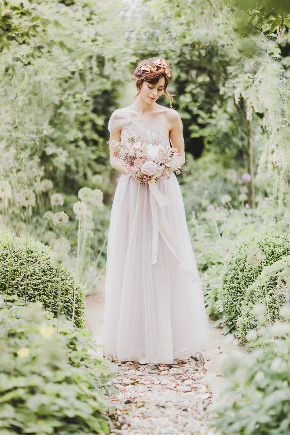 Romantic Garden Proposal Inspiration in the Cotswolds - Chic Vintage ...